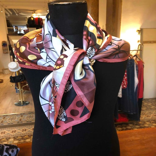Emmanuelle Kahn scarf