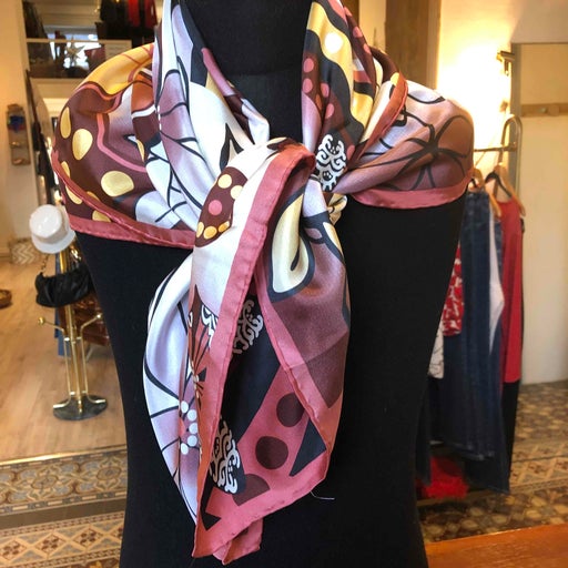 Emmanuelle Kahn scarf