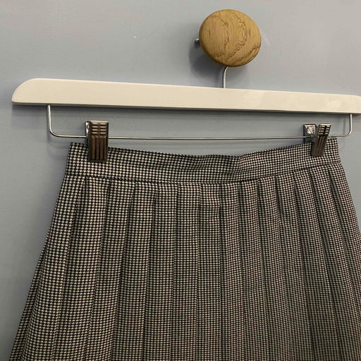 Houndstooth skirt