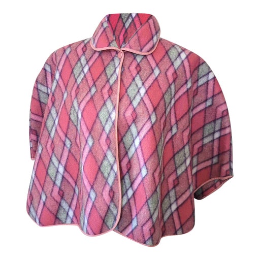 Short cape