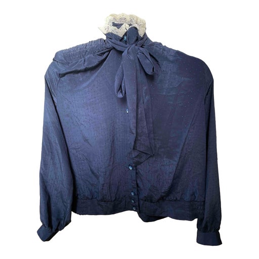 Lace collar blouse