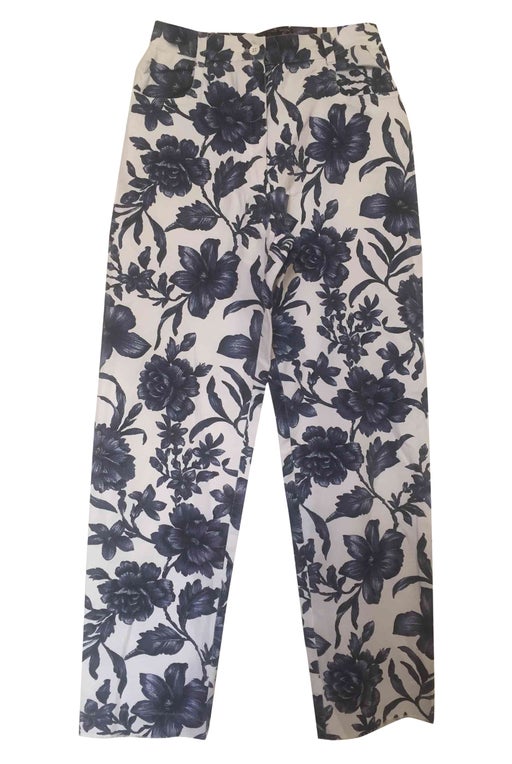 Floral pattern pants. Two front pockets