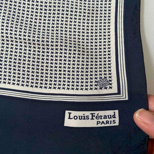 Louis Féraud scarf