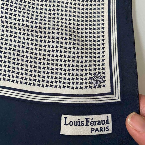 Louis Féraud scarf