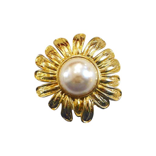 Daisy brooch