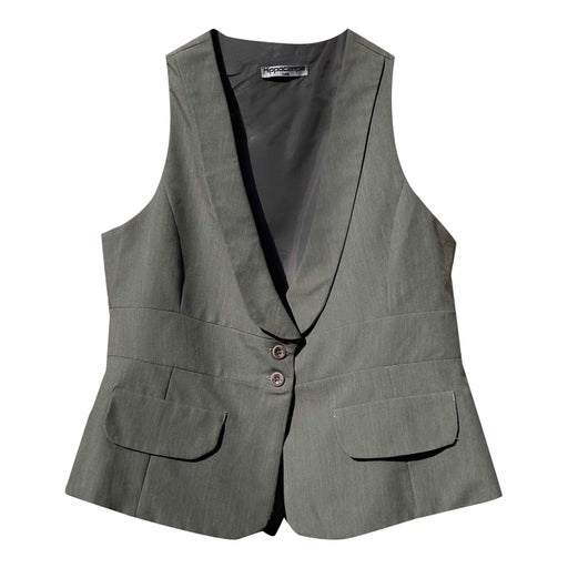Fitted sleeveless vest