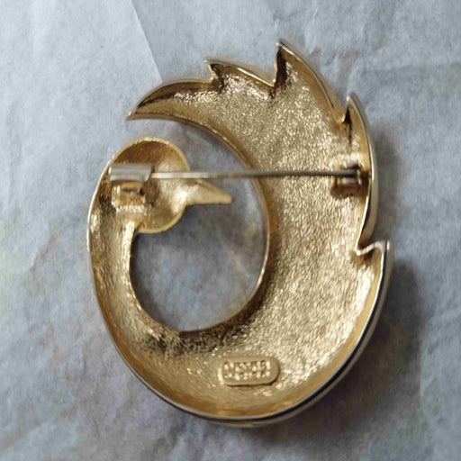 Gold and enamel brooch