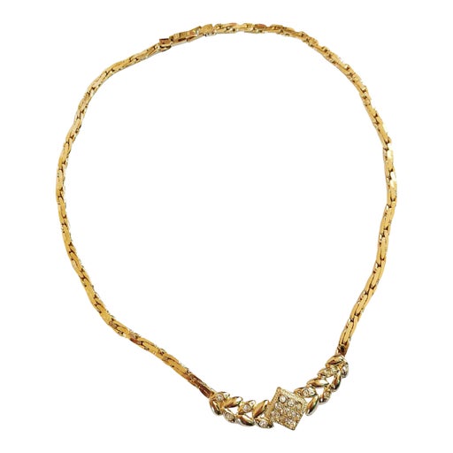 laurel pendant necklace