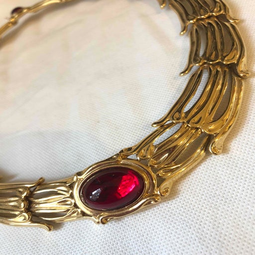 Golden metal necklace