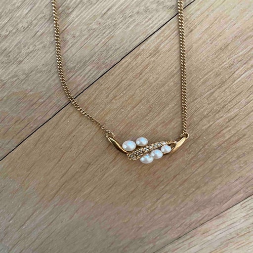 pendant necklace