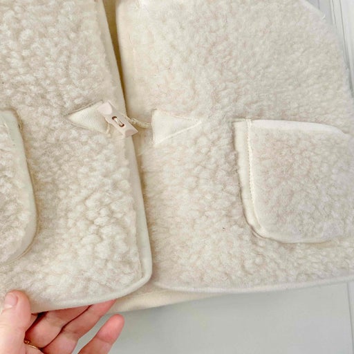 Sleeveless wool vest