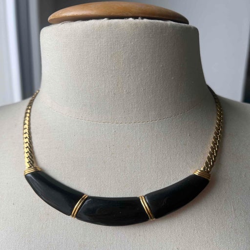 Bib necklace