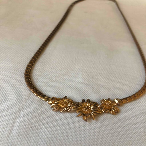 flower pendant necklace