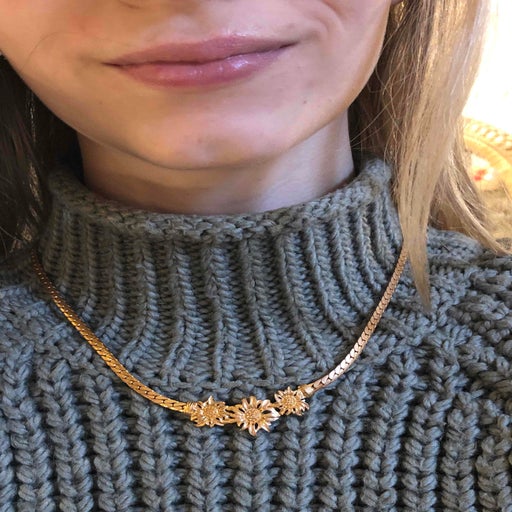 flower pendant necklace