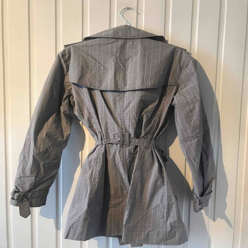 Short trench coat