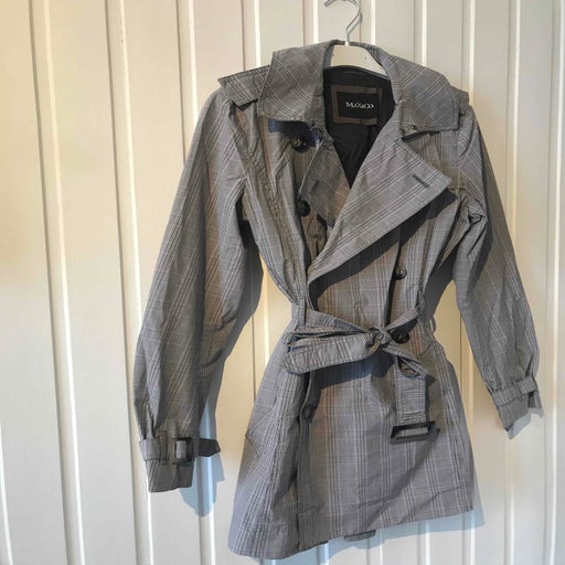 Short trench coat