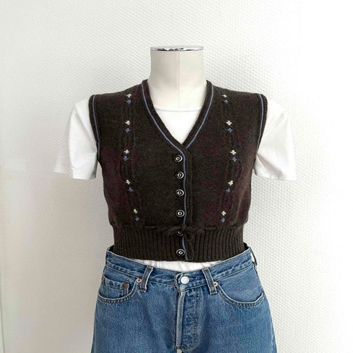 Sleeveless wool vest