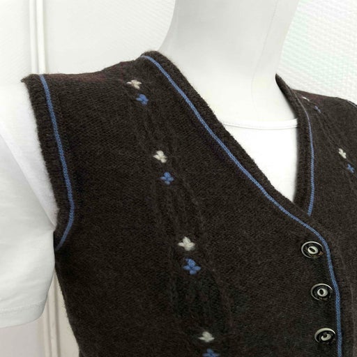 Sleeveless wool vest