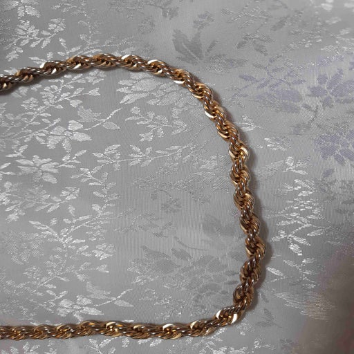 Twisted chain necklace
