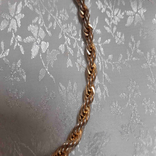 Twisted chain necklace