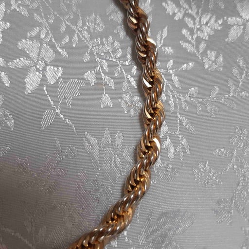 Twisted chain necklace