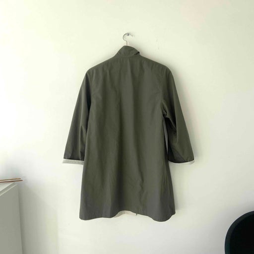 Two-tone trench