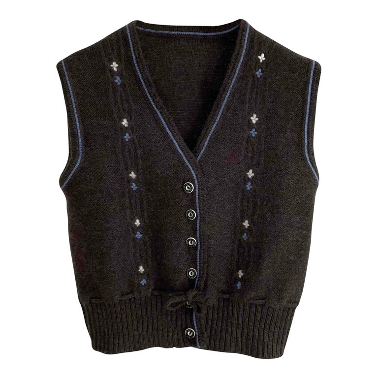 Sleeveless wool vest