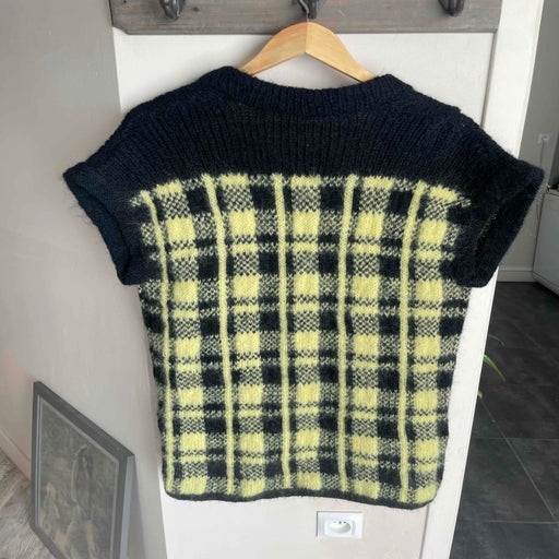 Sleeveless wool vest