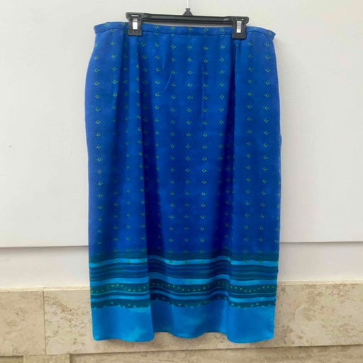 Patterned wrap skirt