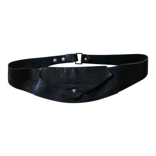 Leather banana belt