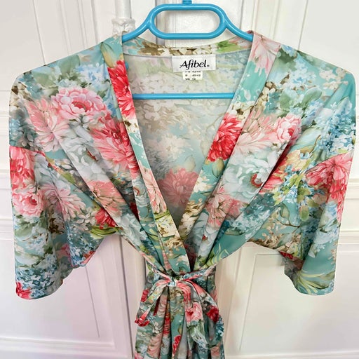 Floral bathrobe