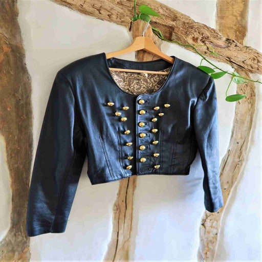 Short leather jacket