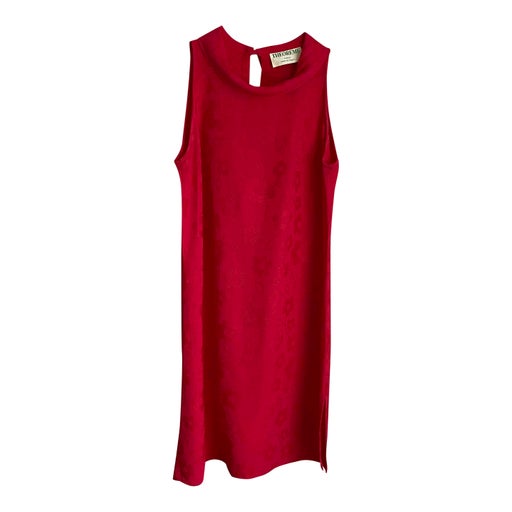 Sleeveless damask dress