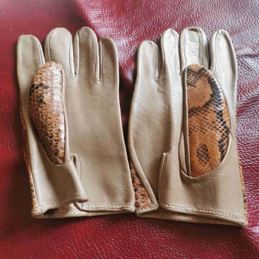 Leather gloves