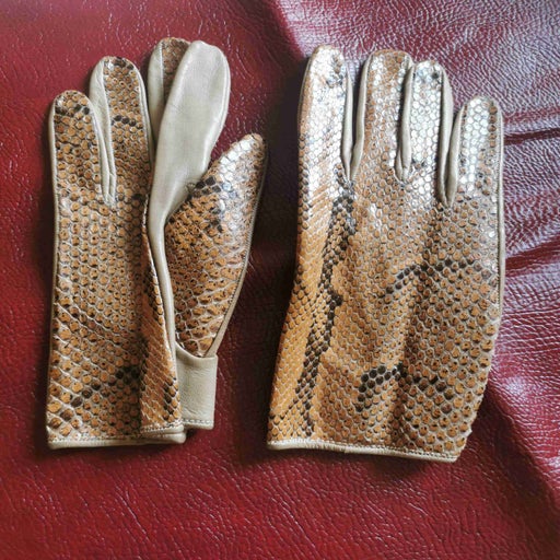 Leather gloves