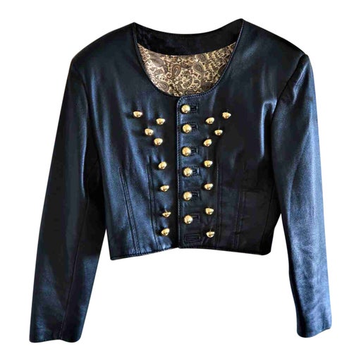Short leather jacket