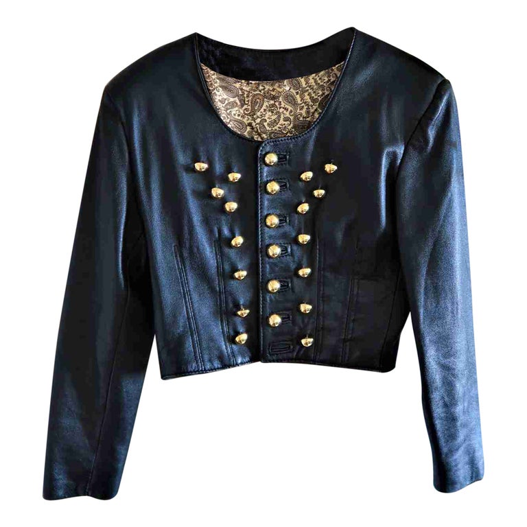 Short leather jacket