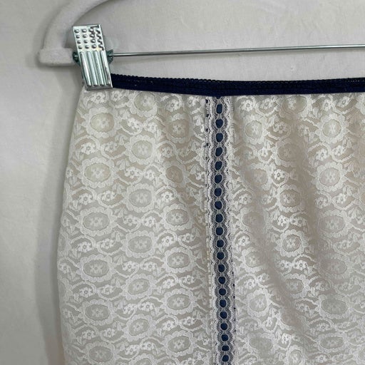 Lace skirt