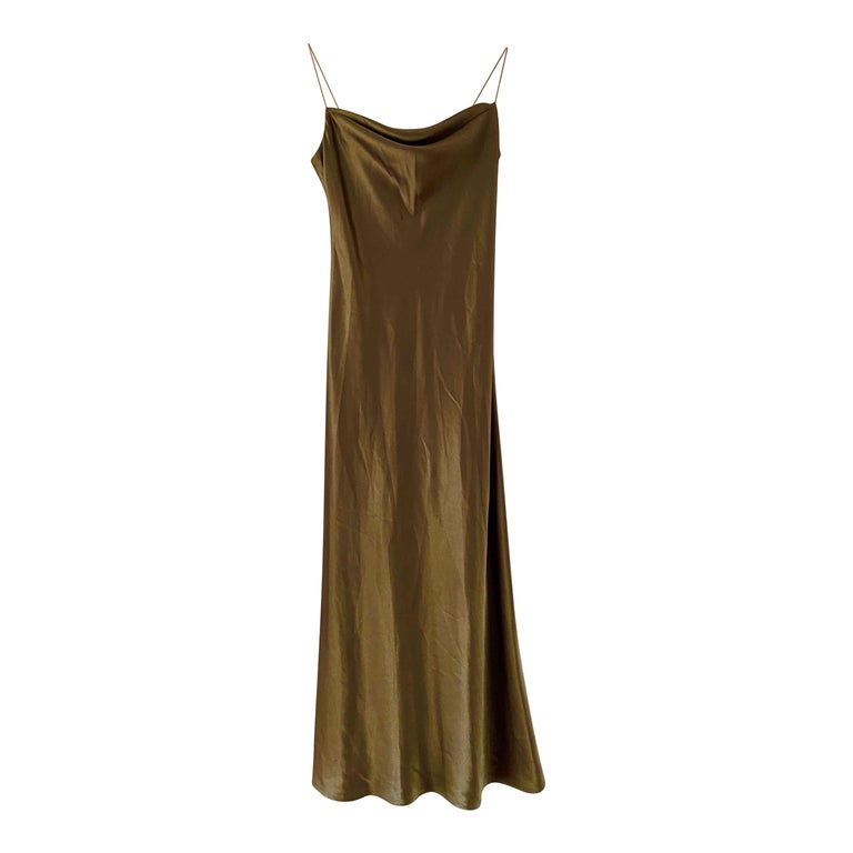 Robe longue en satin