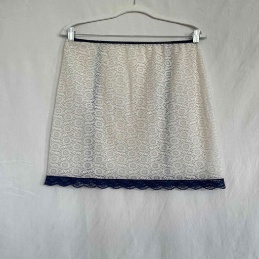 Lace skirt
