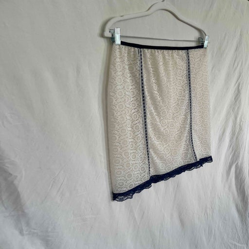 Lace skirt