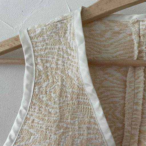 Patterned sleeveless cardigan