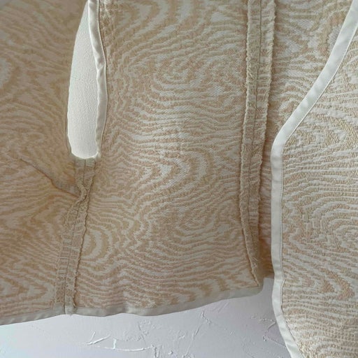 Patterned sleeveless cardigan