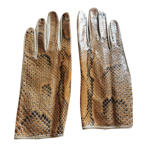 Leather gloves