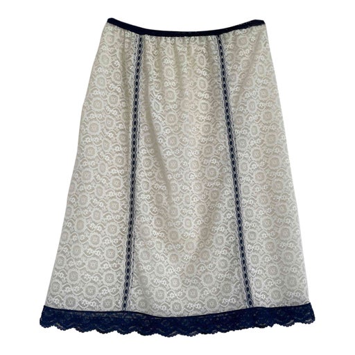 Lace skirt