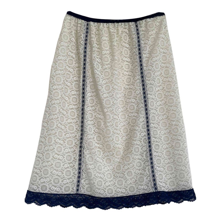 Lace skirt