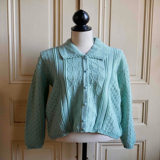 Wide collar cardigan