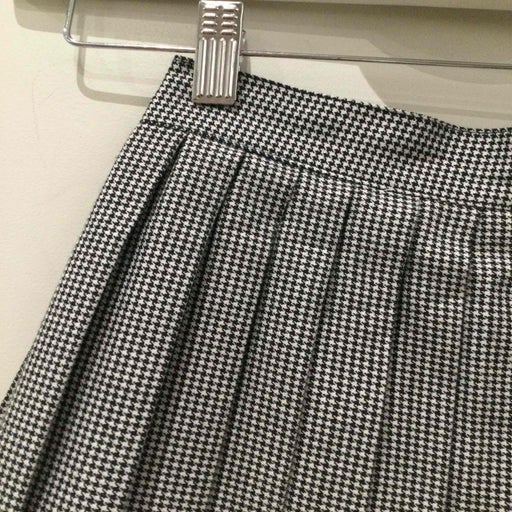 Short houndstooth skirt