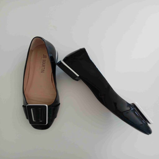 Patent leather Mary Janes