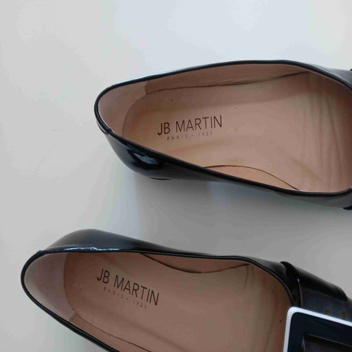 Patent leather Mary Janes